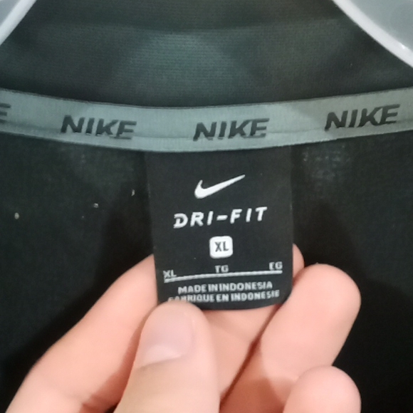 Very nice Dri-Fit extra large Nikes boys jacket - Picture 5 of 5